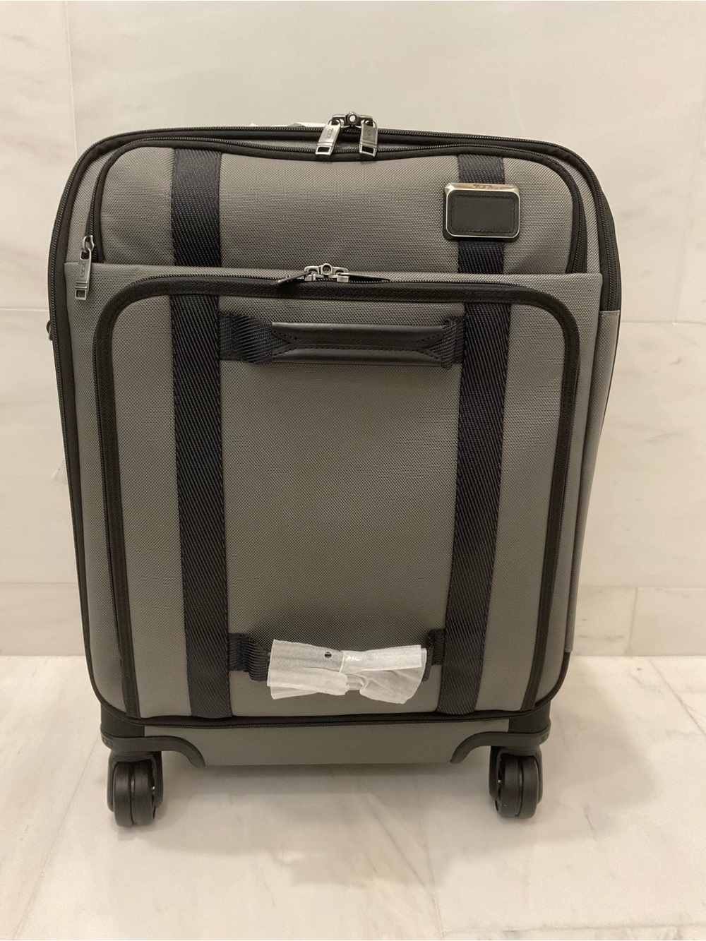 NEW Tumi MERGE 22” CONTINENTAL FRONT LID Carry-on Suitcase - ALLOY & BLACK